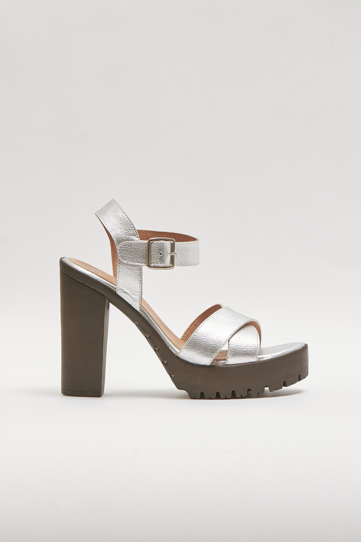 LUANA PLATA - Image 2