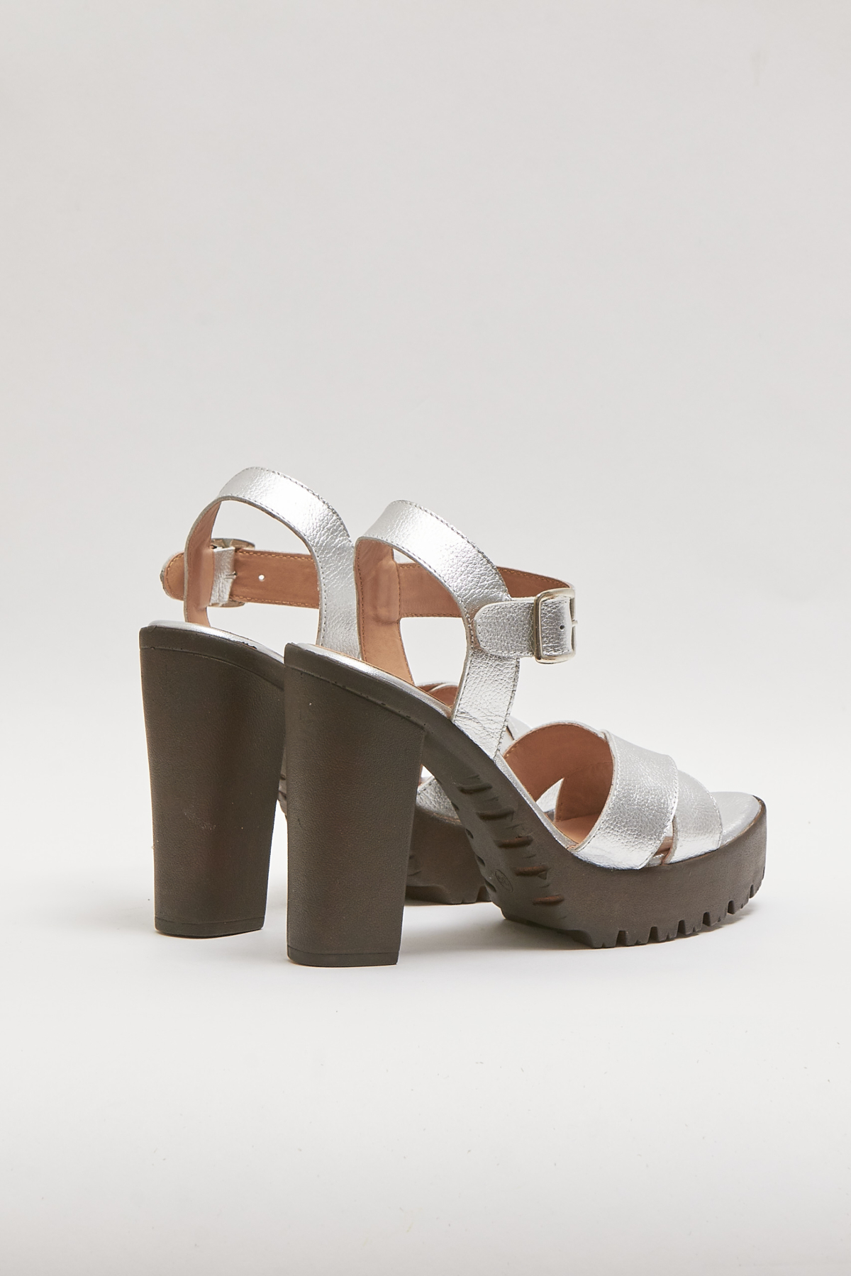 LUANA PLATA - Image 3